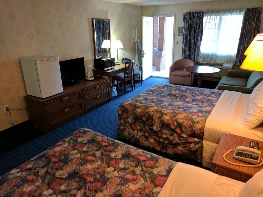 Travelodge by Wyndham Niagara Falls Lundys Lane photo 3