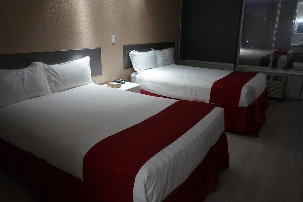 Travelodge by Wyndham Orlando International Drive photo 2