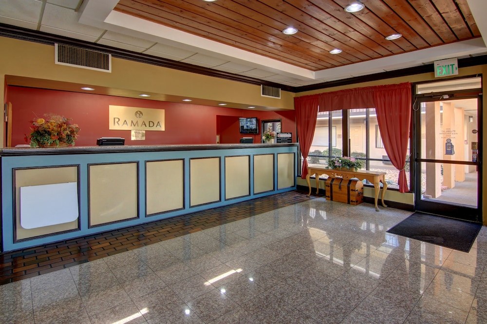 Ramada by Wyndham Macon photo 1