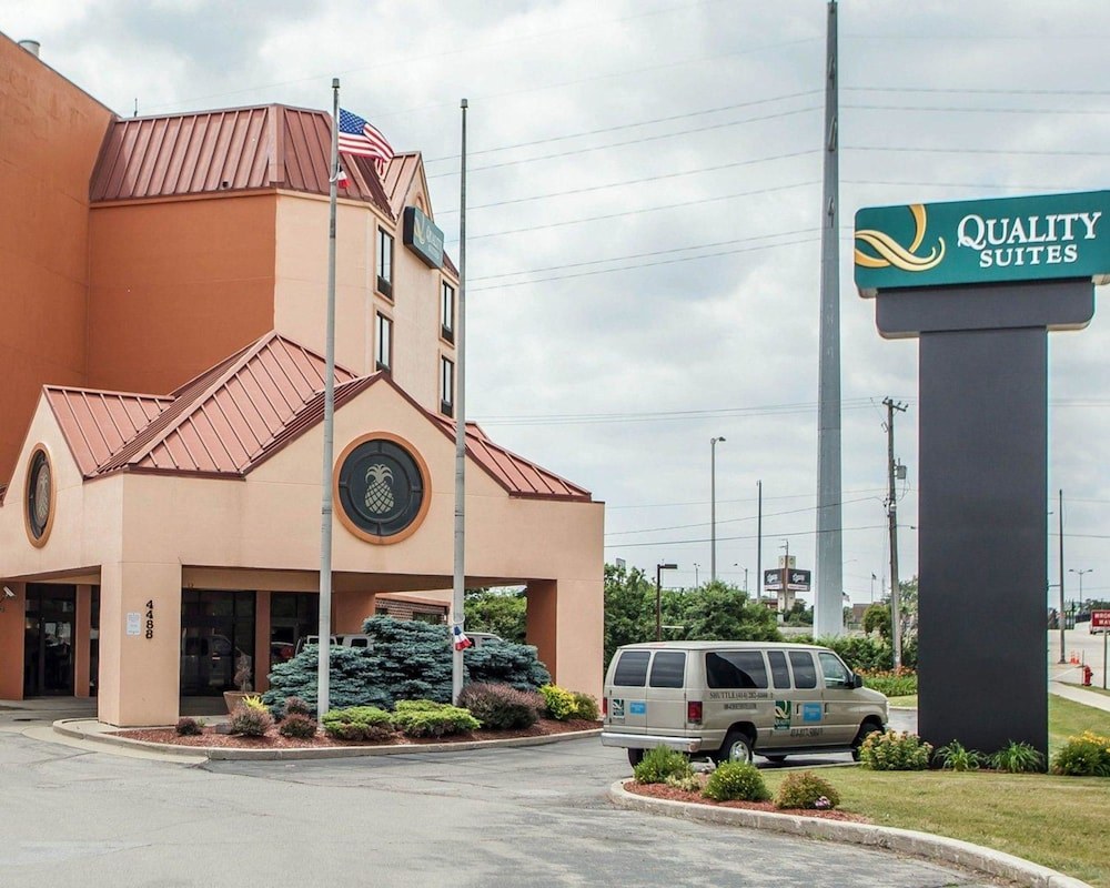 Quality Suites Milwaukee Airport