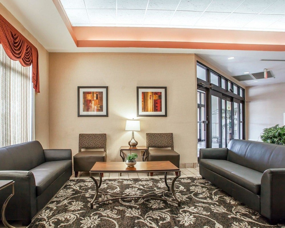 Quality Suites Milwaukee Airport photo 1