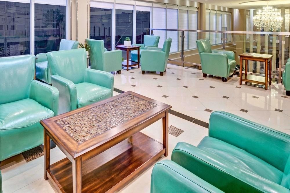 HOWARD JOHNSON BY WYNDHAM LONG ISLAND CITY photo 1