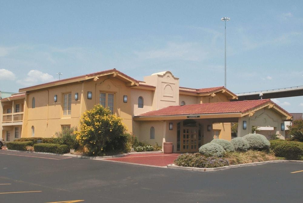 Baymont by Wyndham Austin University Area
