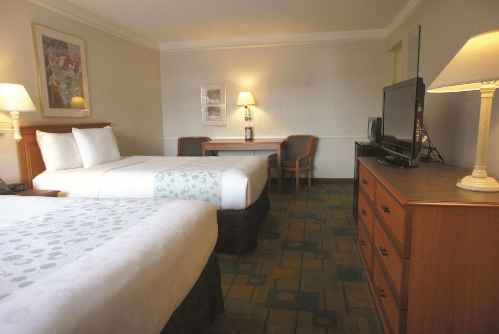 Baymont by Wyndham Austin University Area photo 2
