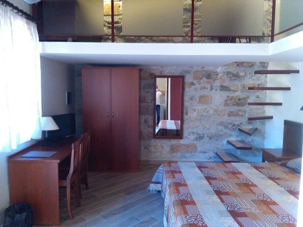 Orleans Hotel photo 3