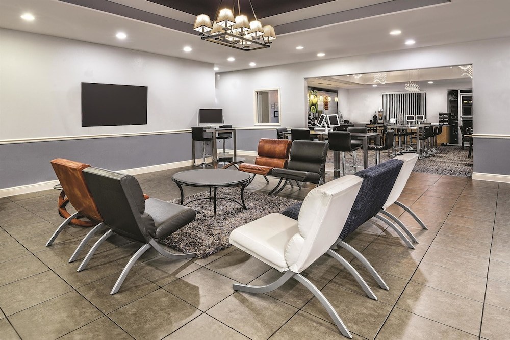 La Quinta Inn & Suites by Wyndham Austin - Cedar Park photo 1