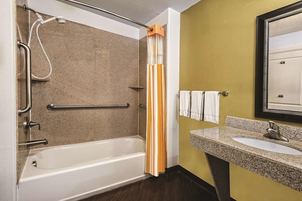 La Quinta Inn & Suites by Wyndham Austin - Cedar Park photo 3