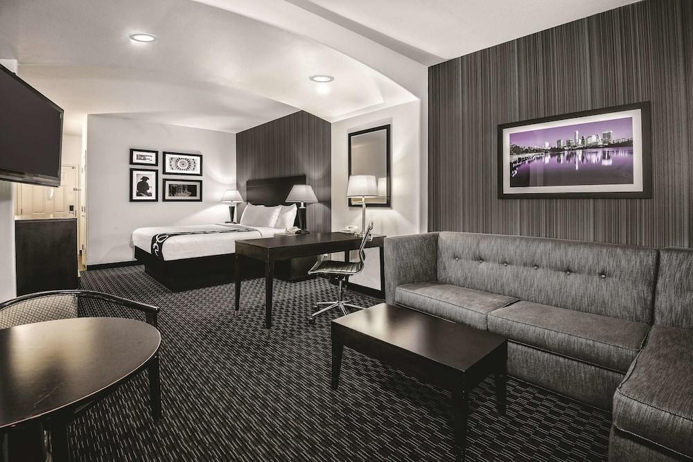 La Quinta Inn & Suites by Wyndham Austin - Cedar Park photo 4