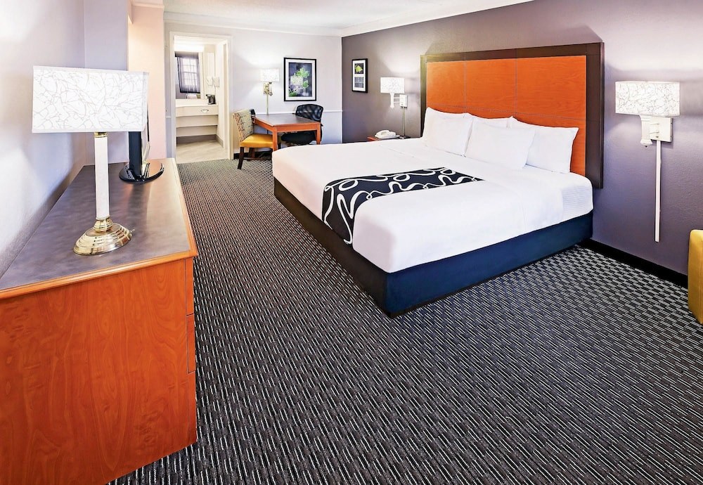 La Quinta Inn by Wyndham San Antonio I-35 N at Toepperwein