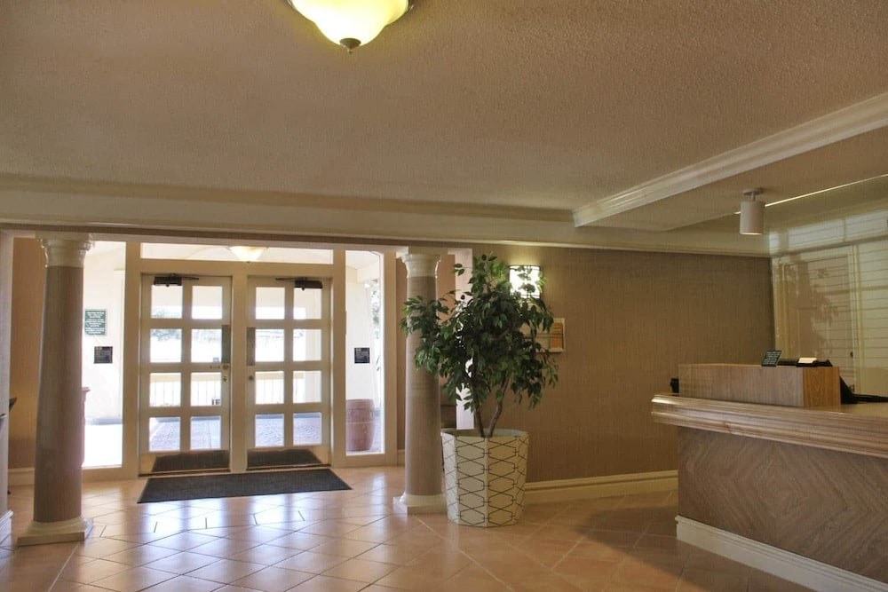 La Quinta Inn San Antonio I-35 at Rittiman Road photo 1