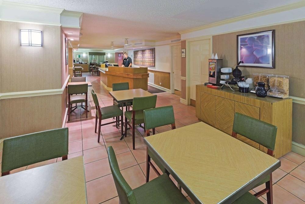 La Quinta Inn San Antonio Lackland photo 2