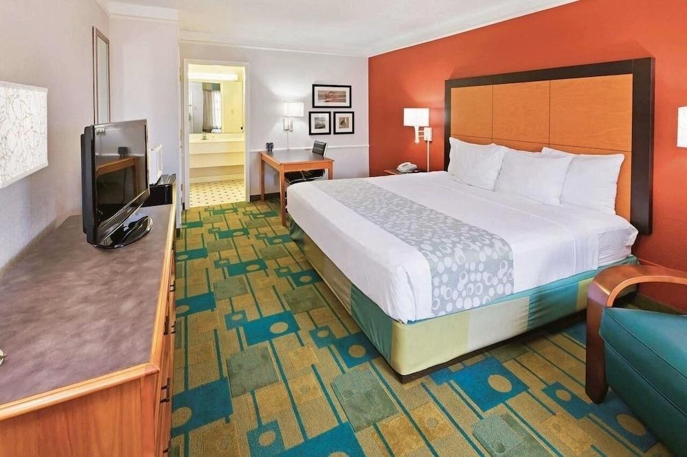 La Quinta Inn By Wyndham IH-10 West San Antonio TX photo 2