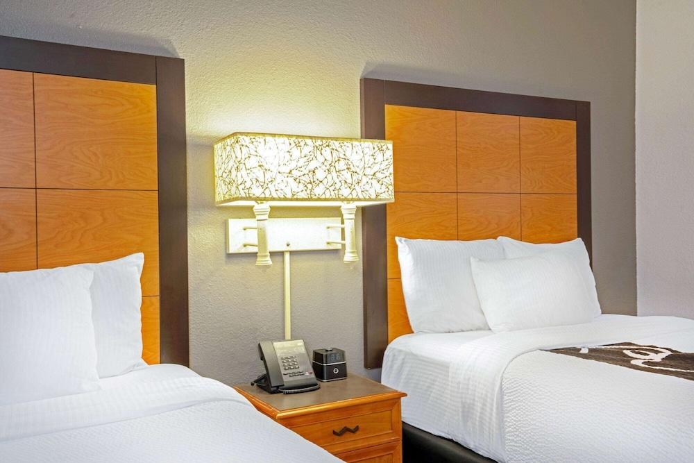 La Quinta Inn and Suites Houston West Park 10 photo 3