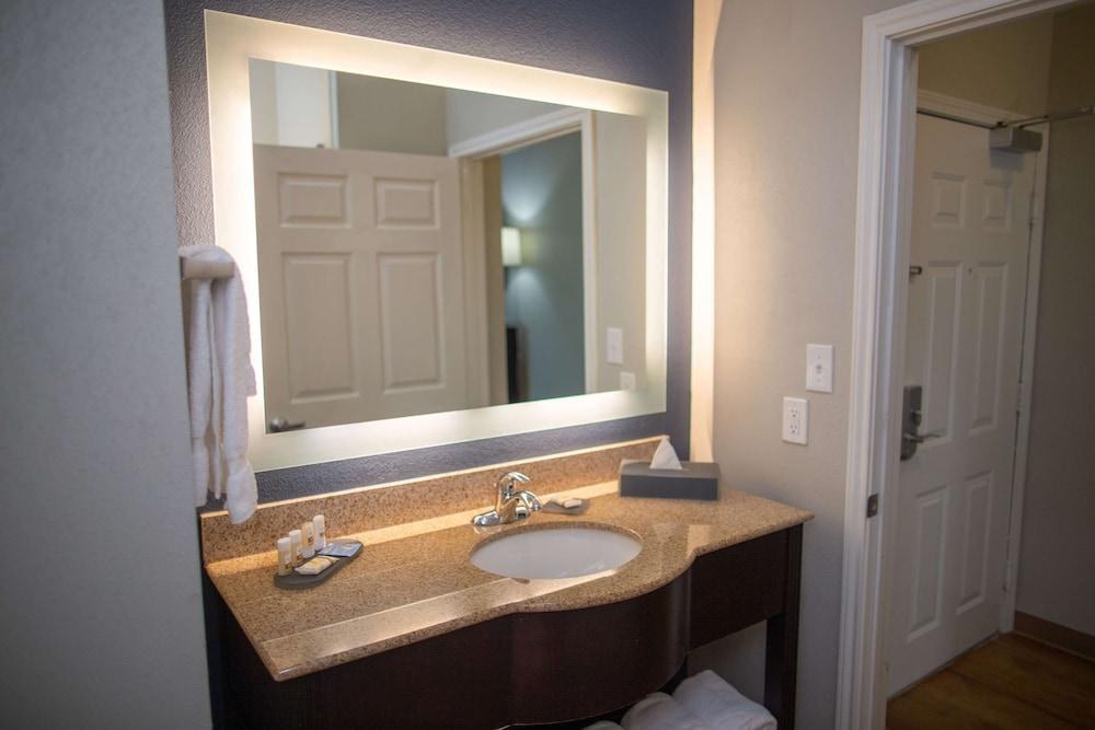 La Quinta Inn and Suites Houston Normandy photo 2
