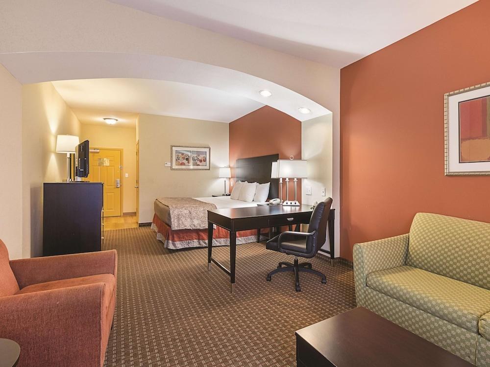 La Quinta Inn and Suites Houston Normandy photo 3