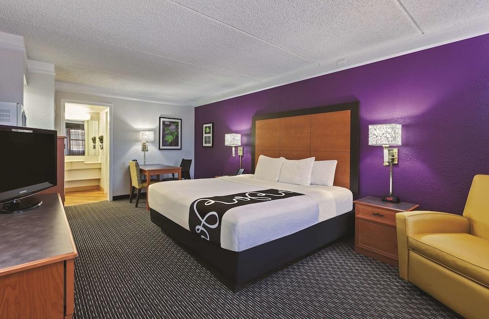Travelodge by Wyndham Houston Cy-Fair photo 3