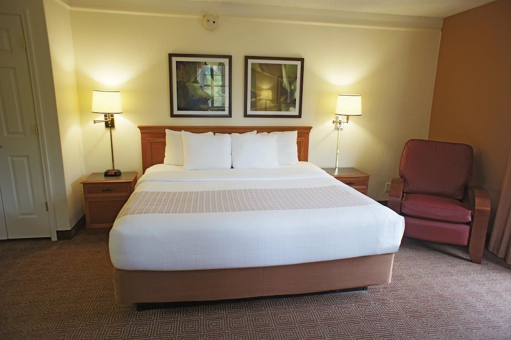 La Quinta Inn by Wyndham Deerfield Beach I-95 at Hillsboro E photo 1