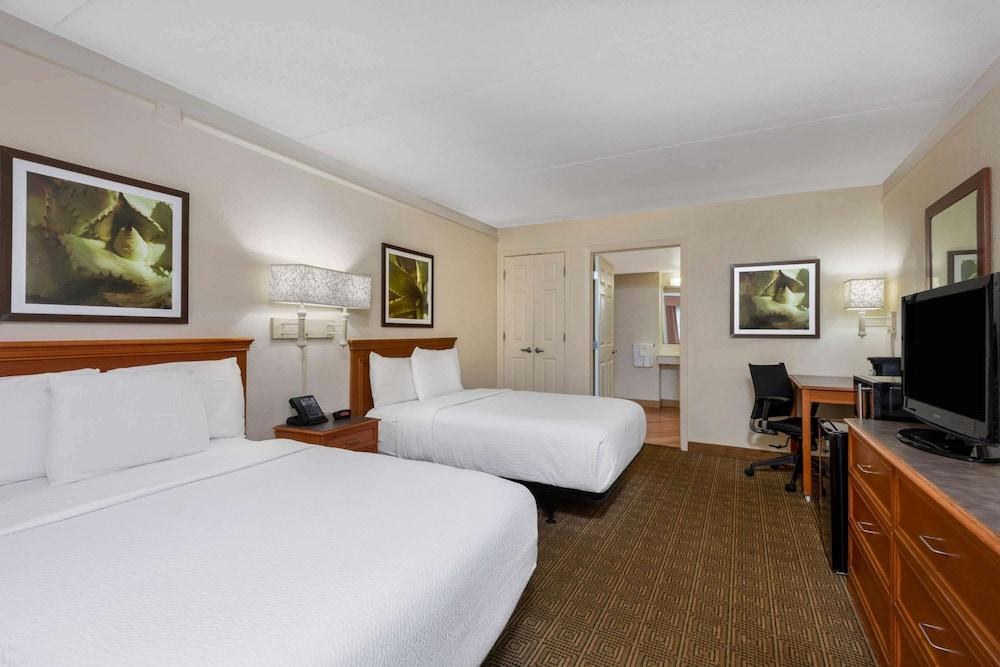 La Quinta Inn by Wyndham Deerfield Beach I-95 at Hillsboro E photo 3
