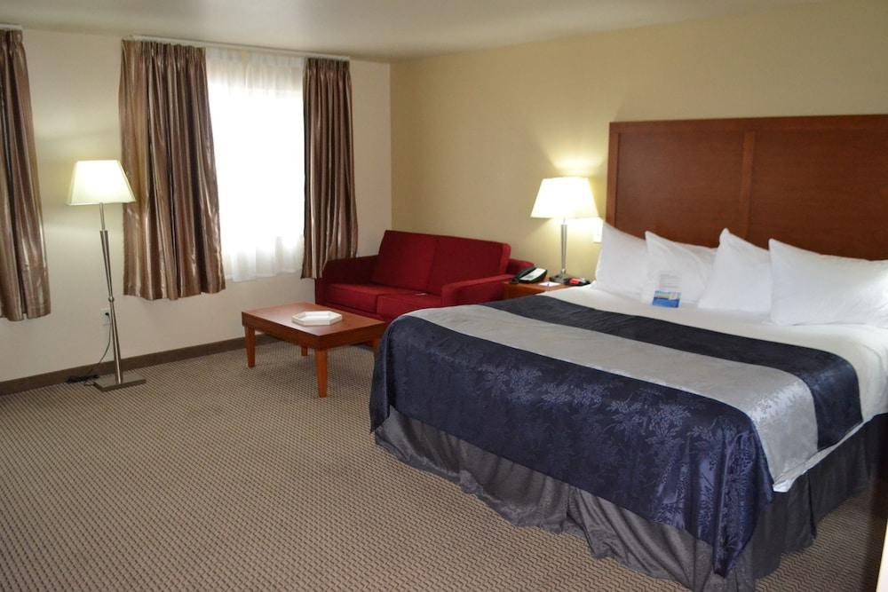 Baymont by Wyndham Grand Forks photo 1