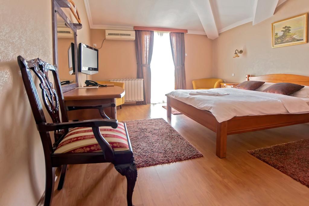 HOLIDAY HOTEL PODGORICA photo 2