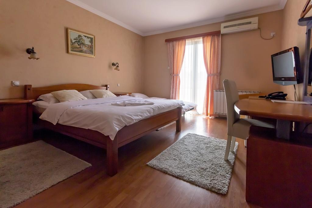 HOLIDAY HOTEL PODGORICA photo 3