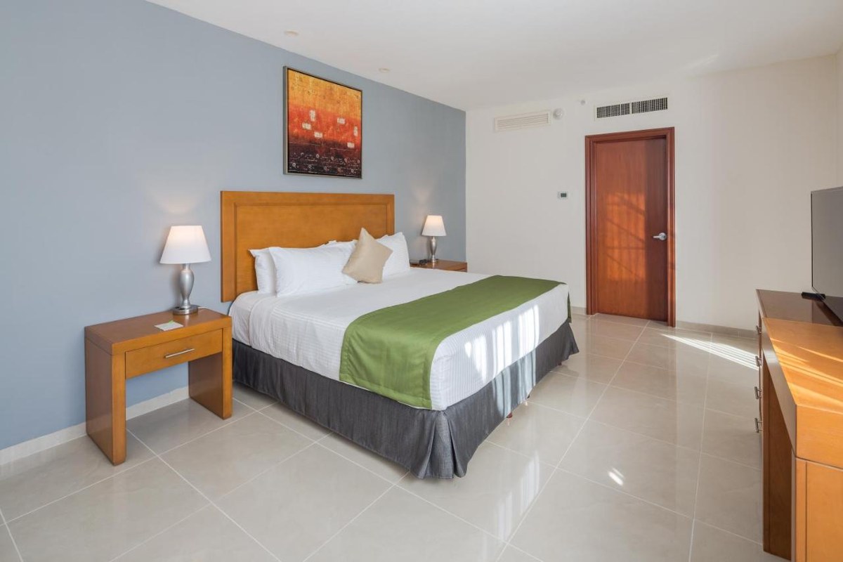 WYNDHAM GARDEN PLAYA DEL CARMEN photo 2