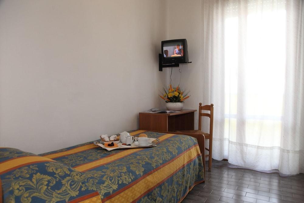 Hotel Pigalle photo 2