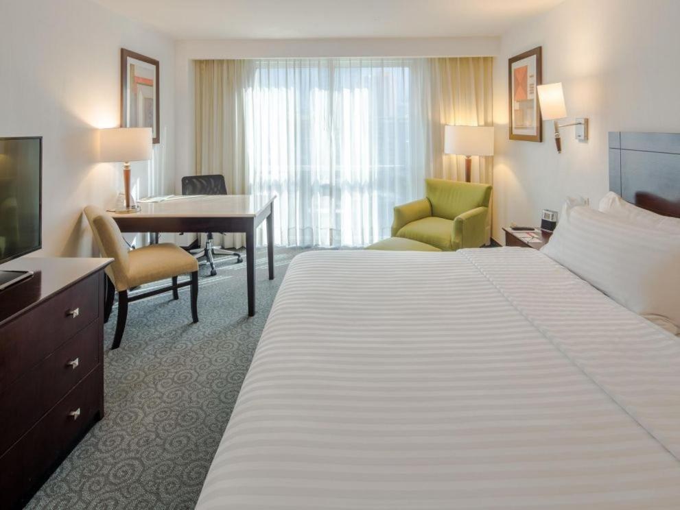 HOLIDAY INN MONTERREY VALLE photo 2