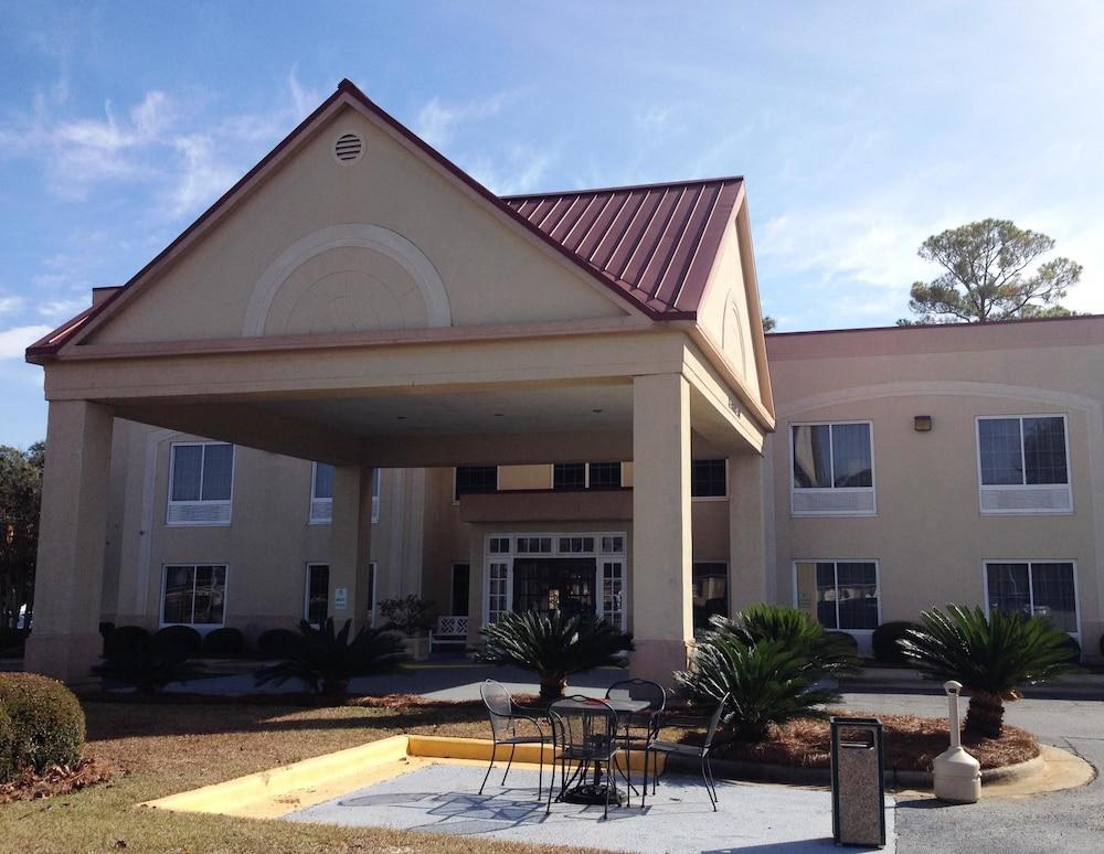 Red Roof Inn & Suites Albany, GA photo 2