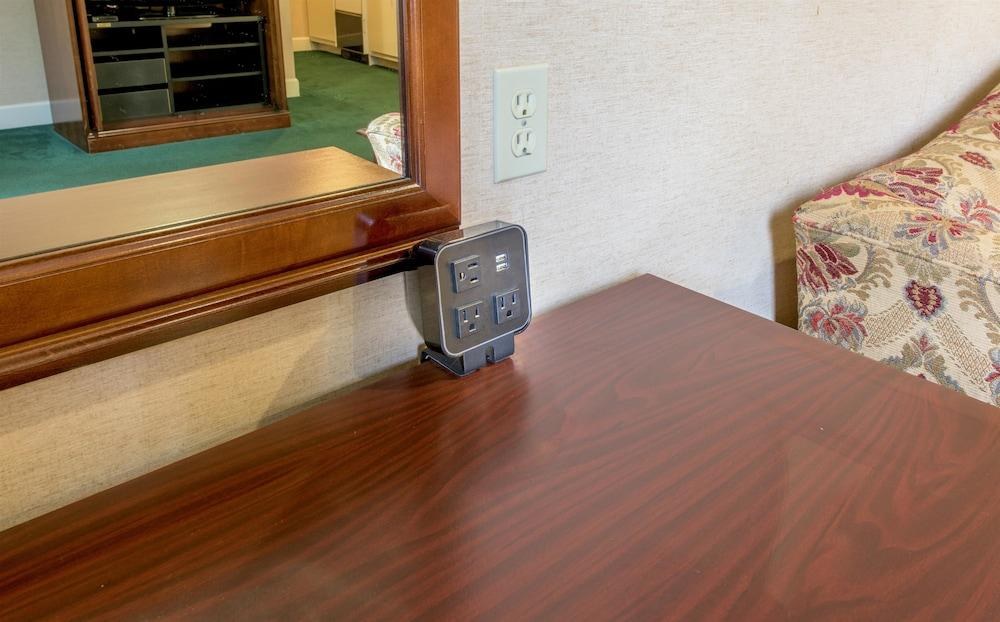 Red Roof Inn & Suites Albany, GA photo 4