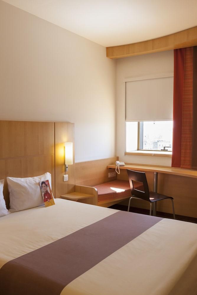 IBIS TUNIS photo 2