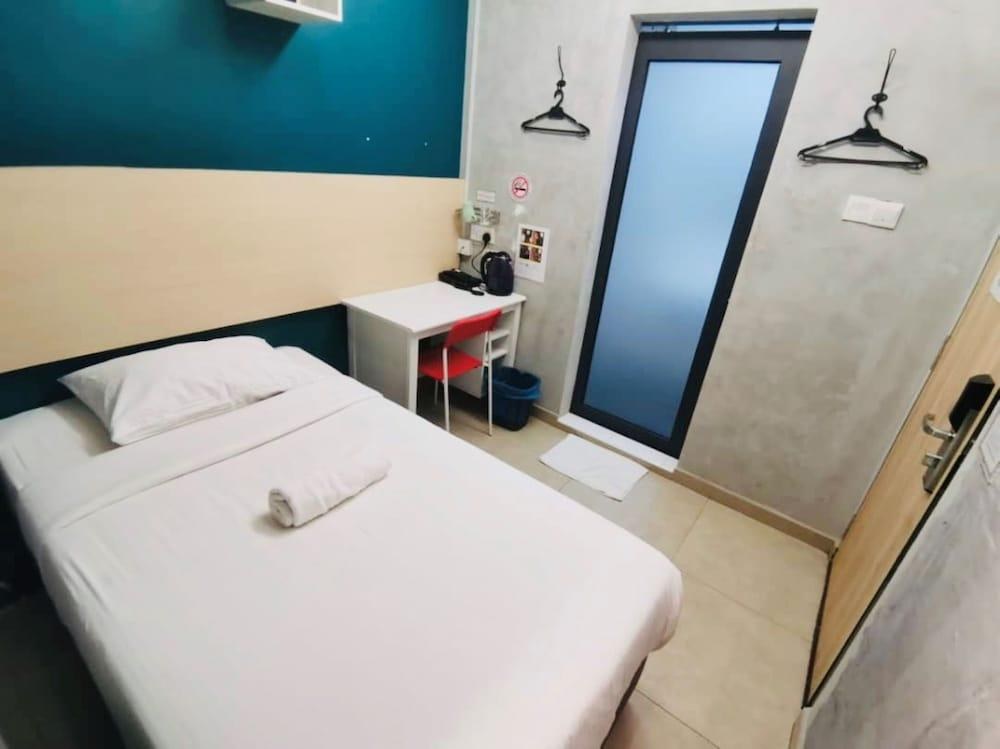 Smile Hotel Danau Kota photo 1