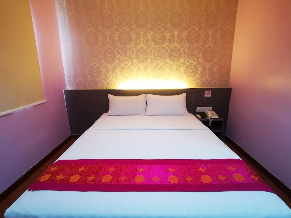 Canary Hotel photo 1