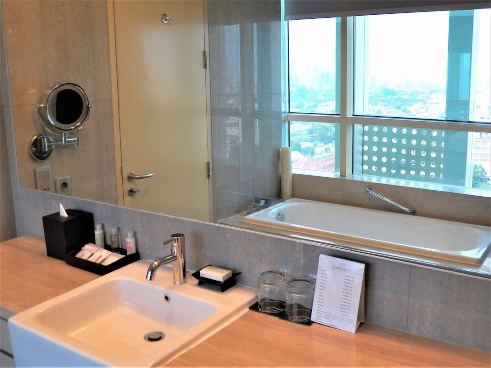 FRASER RESIDENCE MENTENG, JAKARTA photo 3