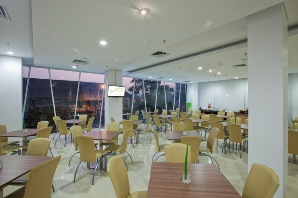 Whiz Hotel Cikini Jakarta photo 3