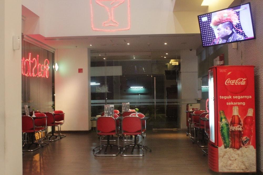 Redstar Hotel Jakarta photo 2
