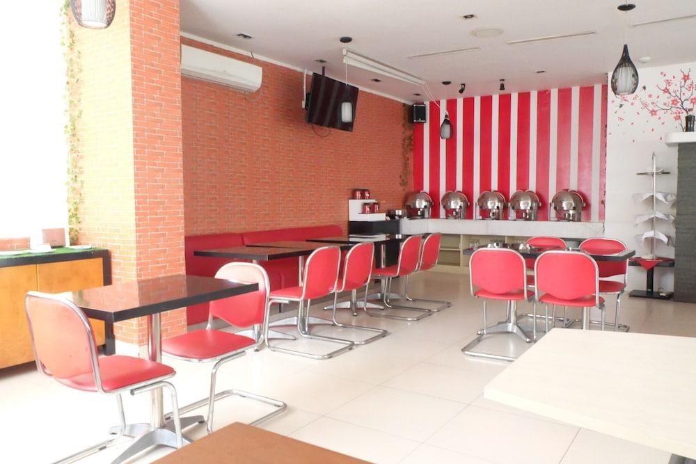 Redstar Hotel Jakarta photo 3