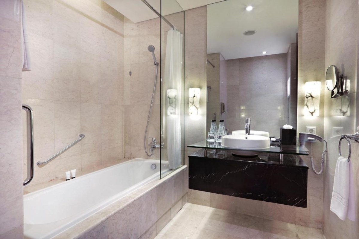 THE GROVE SUITES photo 2