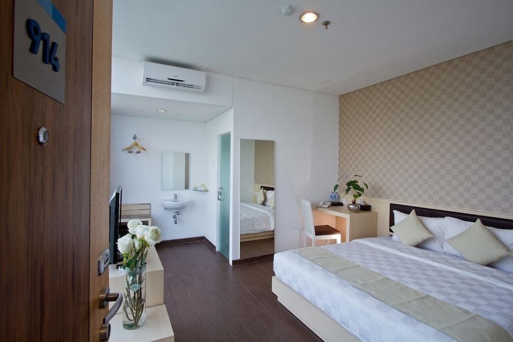 Hotel 88 Grogol photo 1