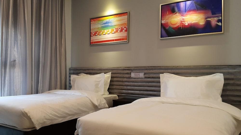 M Design Hotel at Shamelin Perkasa photo 1