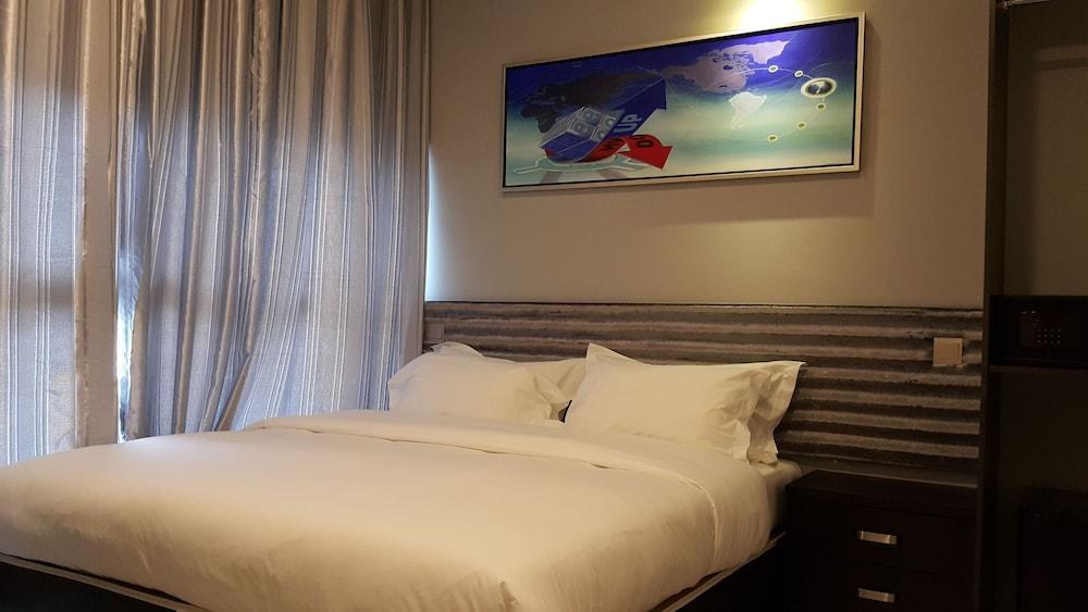 M Design Hotel at Shamelin Perkasa photo 2