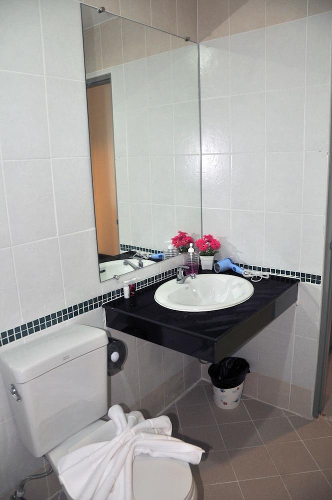 The Cocoon Patong Hotel photo 3