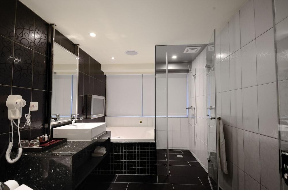 V One Hotel photo 3