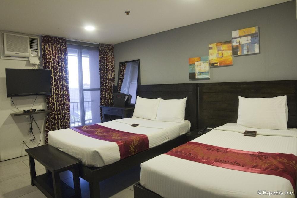 Jade Hotel and Suites photo 2