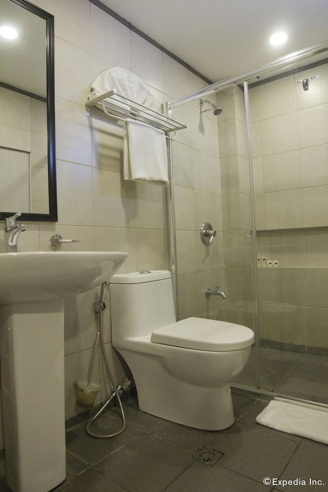 Jade Hotel and Suites photo 3