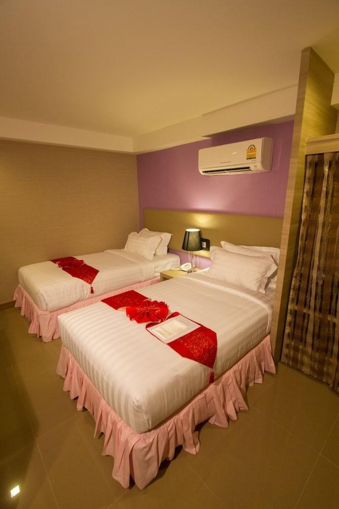 Retro 39 Hotel photo 2