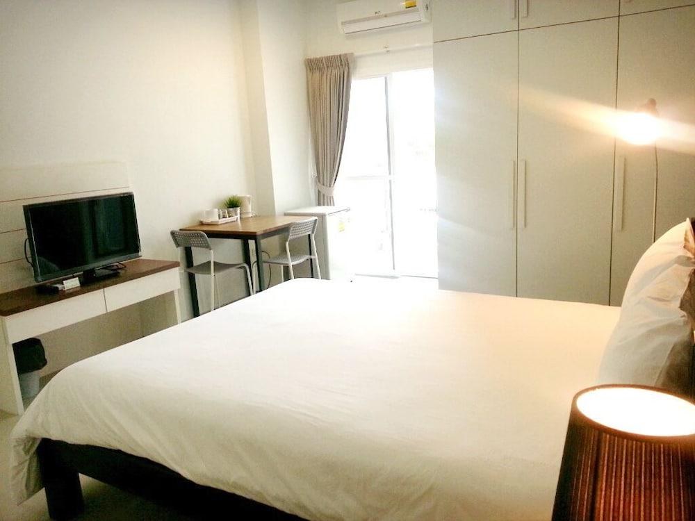 Wealth 30th Apartments photo 1