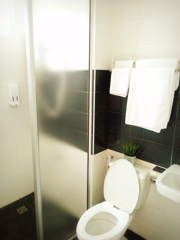 Wealth 30th Apartments photo 3