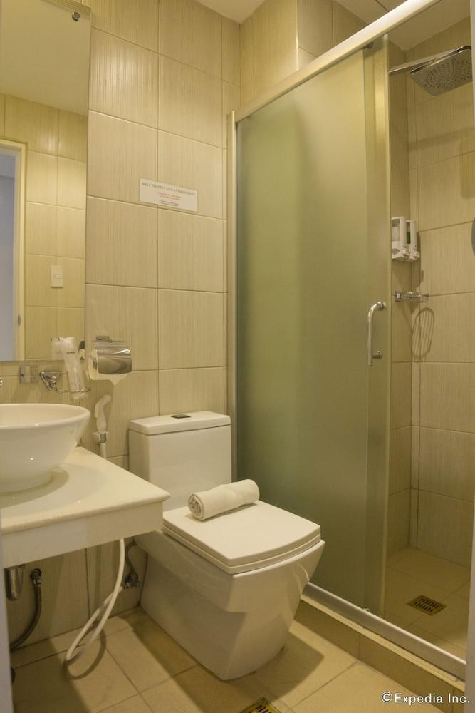 Regency Grand Suites photo 2