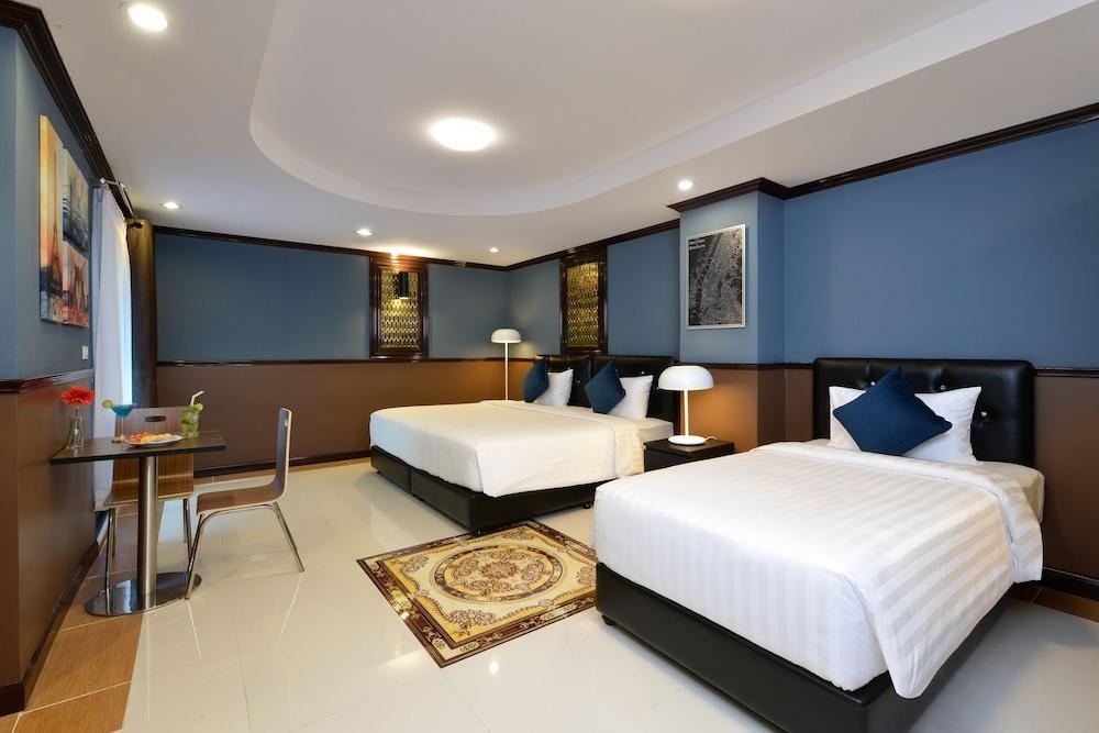 The Breton Hotel (Media)